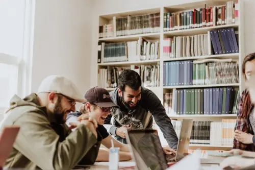 Design a metà tra ufficio e postazione di lavoro domestica